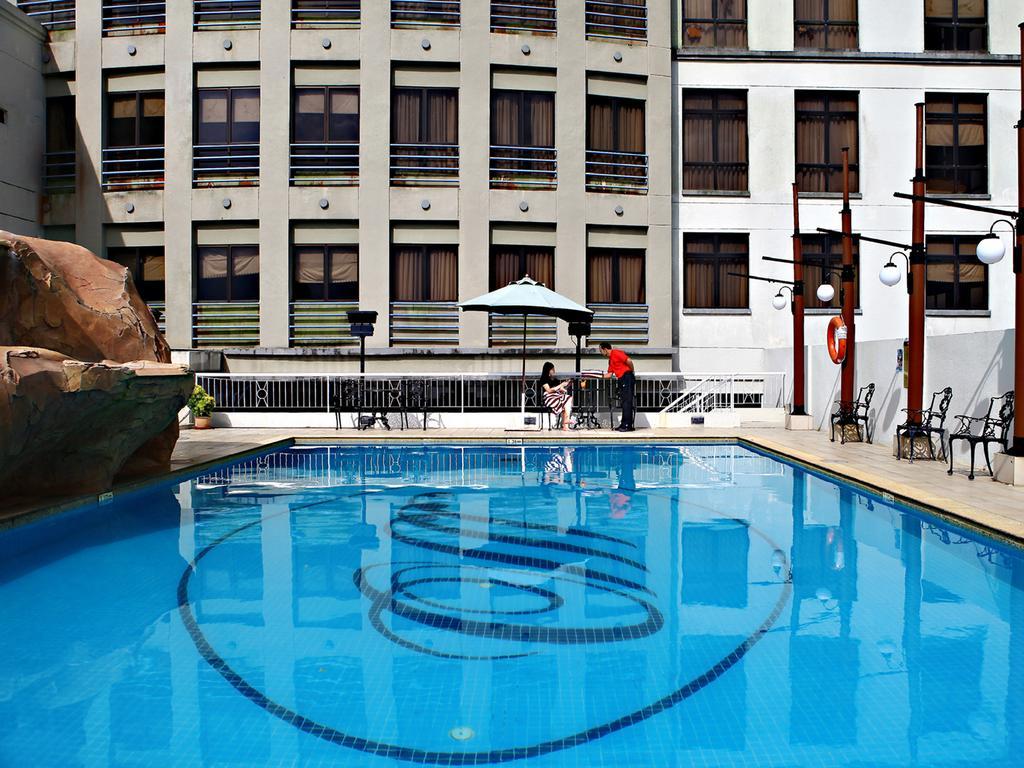 Merdeka Palace Hotel & Suites Kuching Kültér fotó